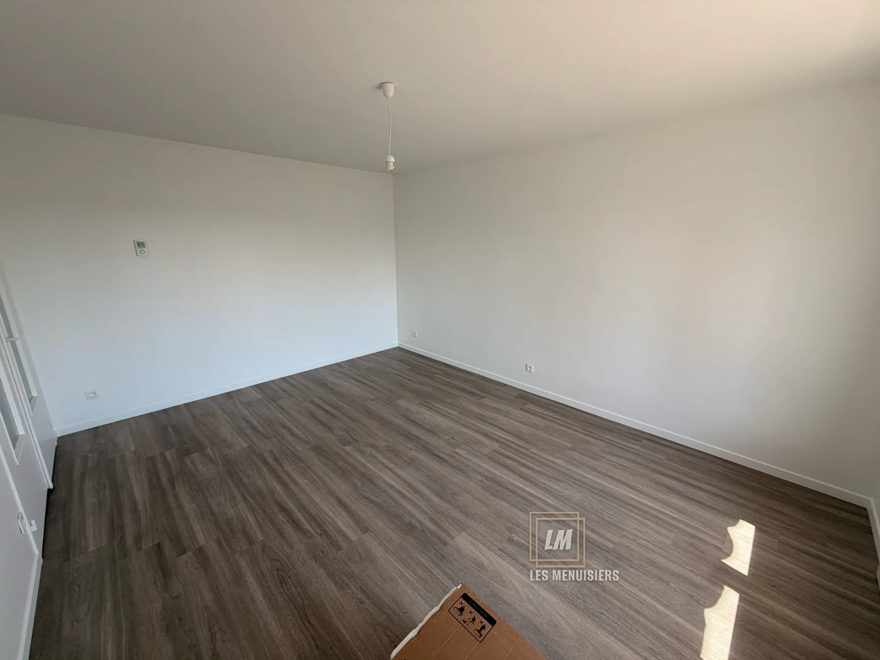 Plafond et murs repeints après rénovation