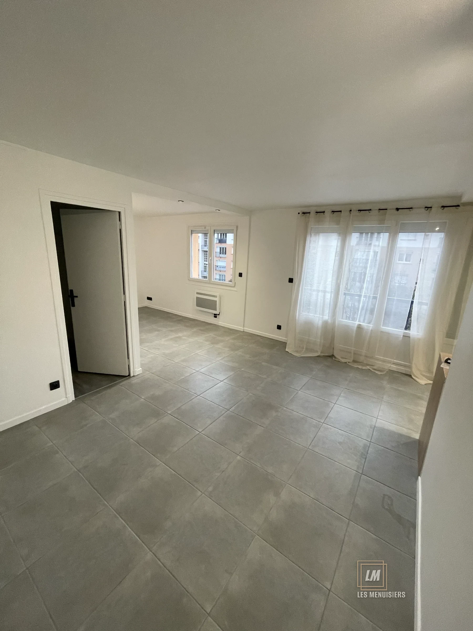 Installation porte d'entrée sur-mesure
